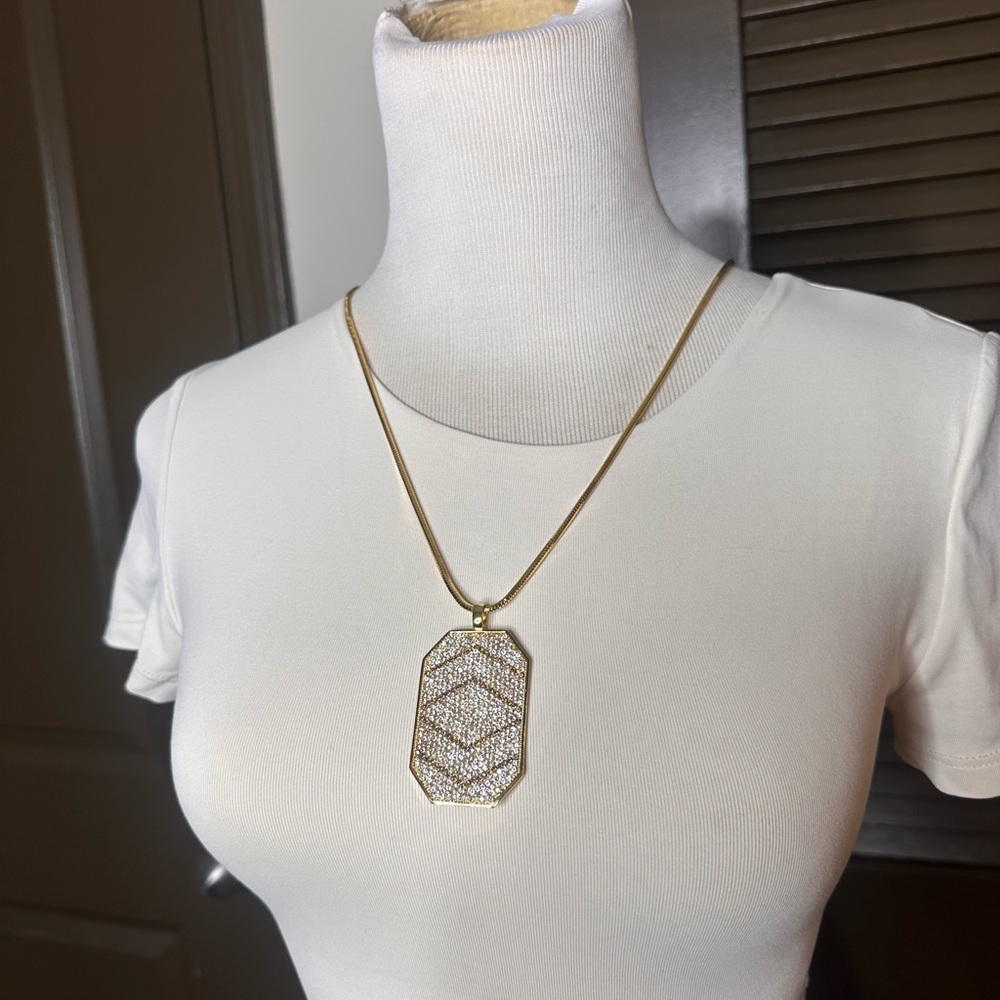 NWOT. Vince Camuto | Pendant Necklace